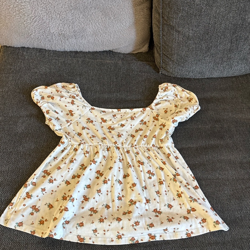 White Floral Blouse with Puffed Sleeves and Ruffled Neckline